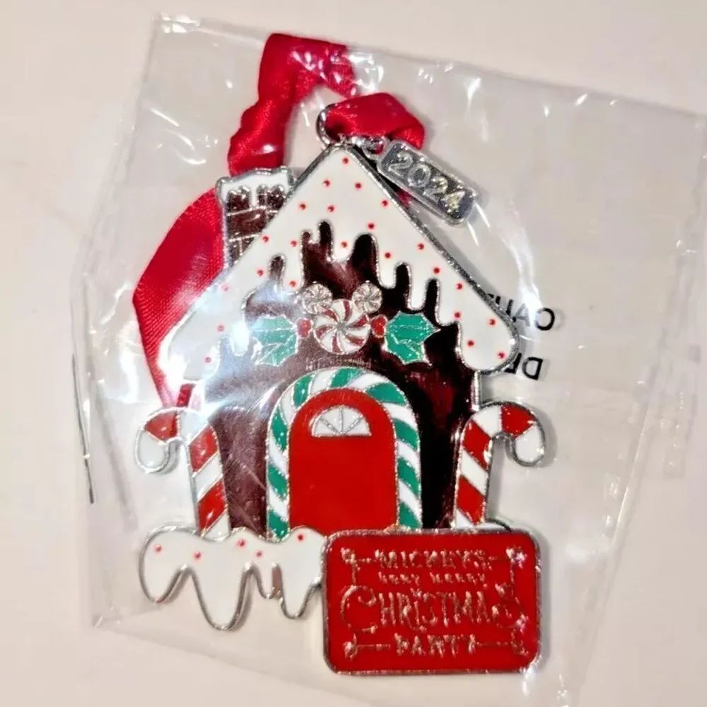 Mickey’s Very Merry Christmas Party 2024 Gingerbread House Ornament MVMCP NEW